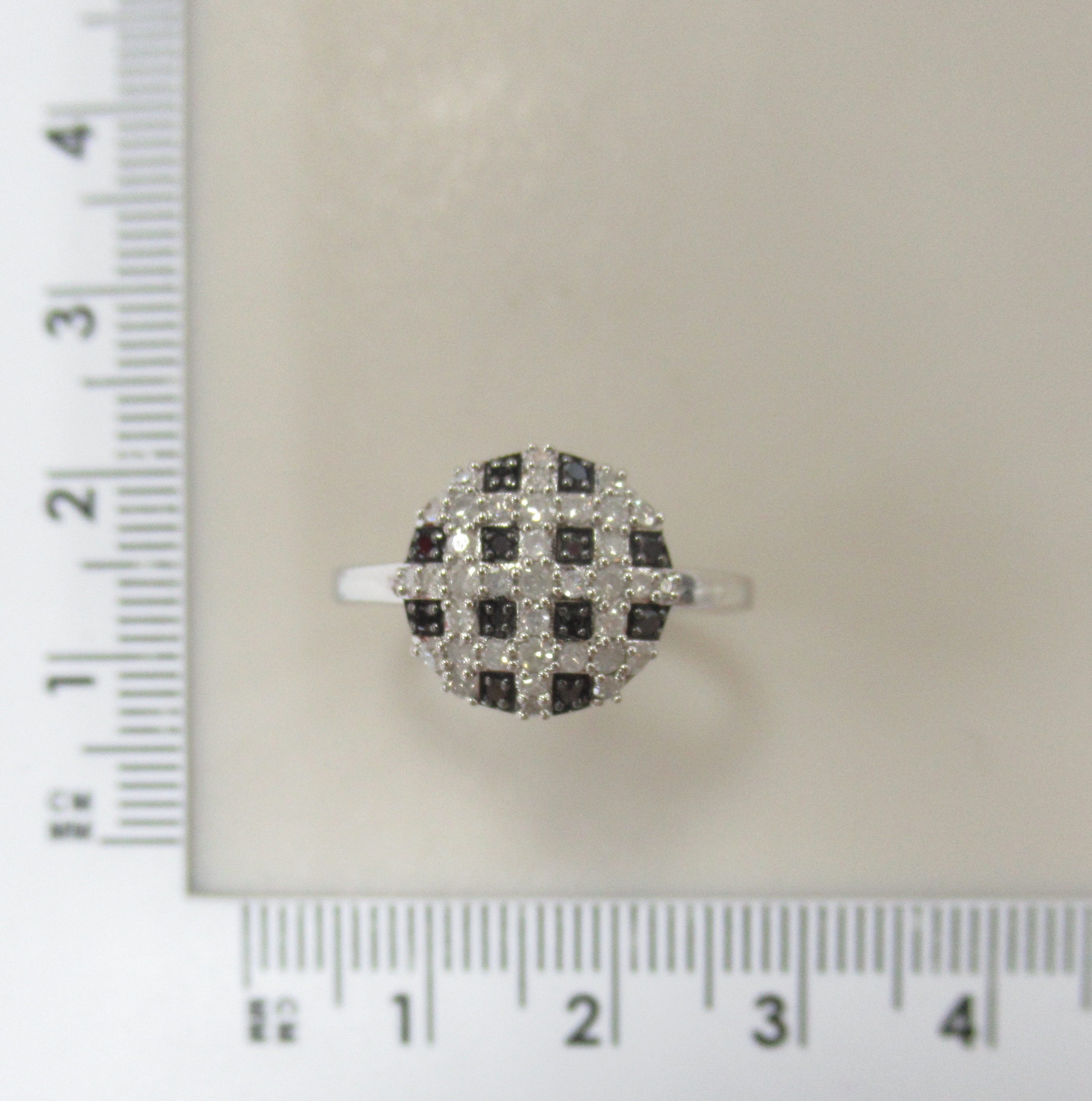 Серебряное кольцо с бриллиантами